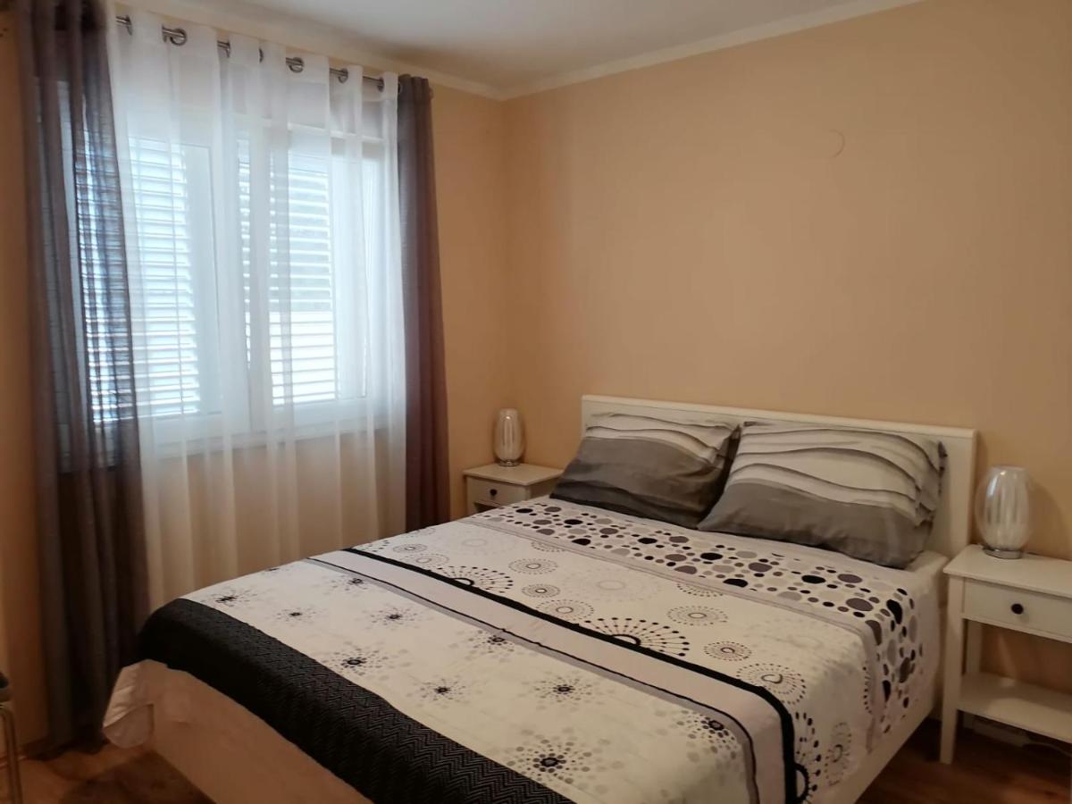 Ena Διαμέρισμα Turanj Εξωτερικό φωτογραφία