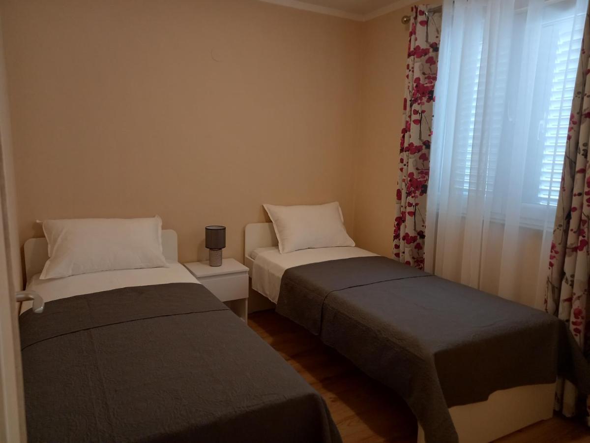 Ena Διαμέρισμα Turanj Εξωτερικό φωτογραφία