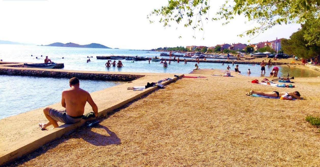 Ena Διαμέρισμα Turanj Εξωτερικό φωτογραφία
